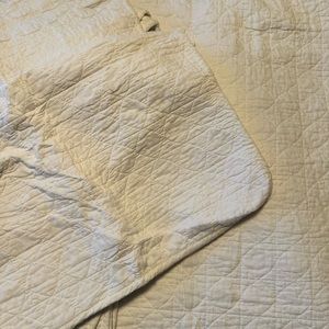 Queen quilt and 2 shams